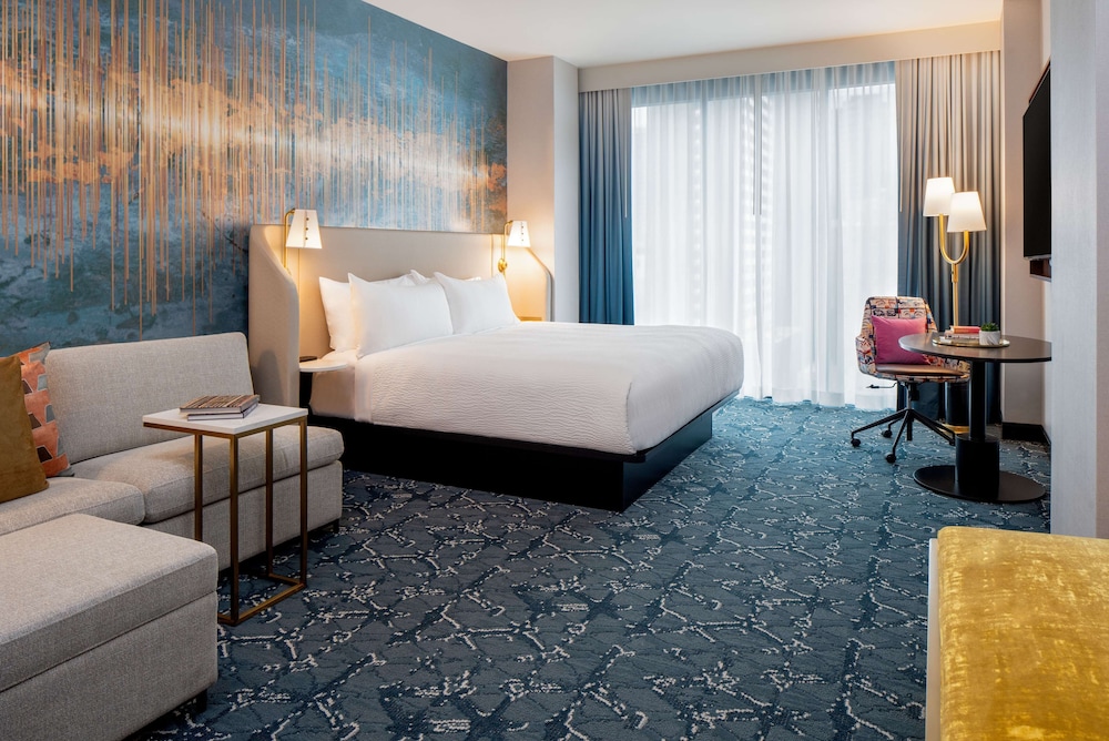 Deluxe Room, 1 King Bed (Hearing)
