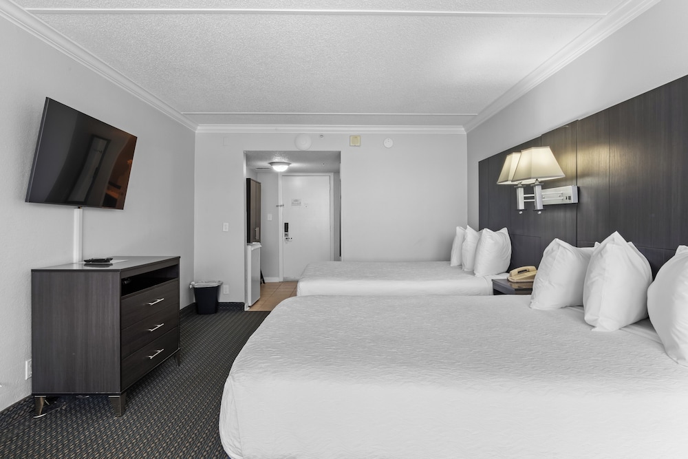 Standard Double Room, 2 Queen Beds, Non Smoking, Pool View photo 3