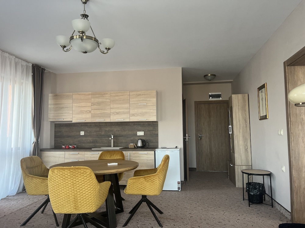 Deluxe Apartment photo 2