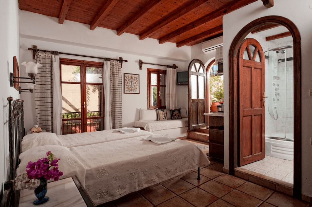 Standard Suite, 1 Double or 2 Twin Beds - Photo 15