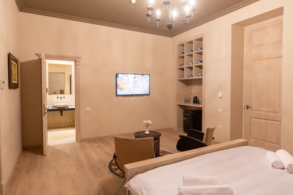 Deluxe Double, Atrium View - Photo 6