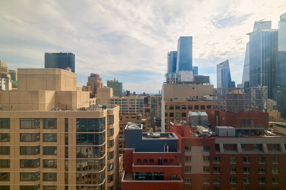 Studio Suite, 1 Queen Bed, City View (High Floor)
