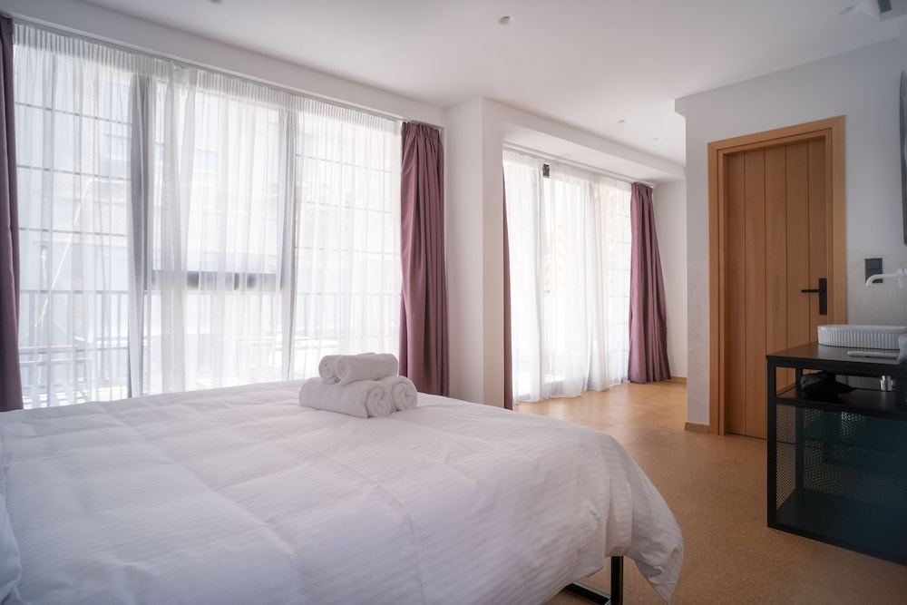Deluxe Double Room, 1 Queen Bed photo 1