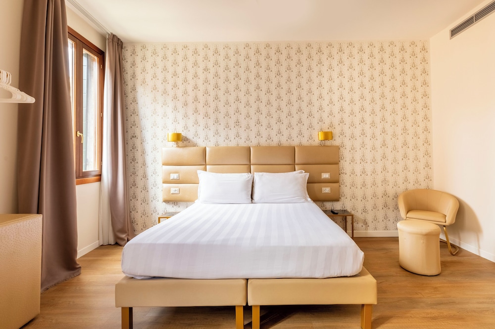 XL Studio, Kitchenette, Sofa Bed photo 1
