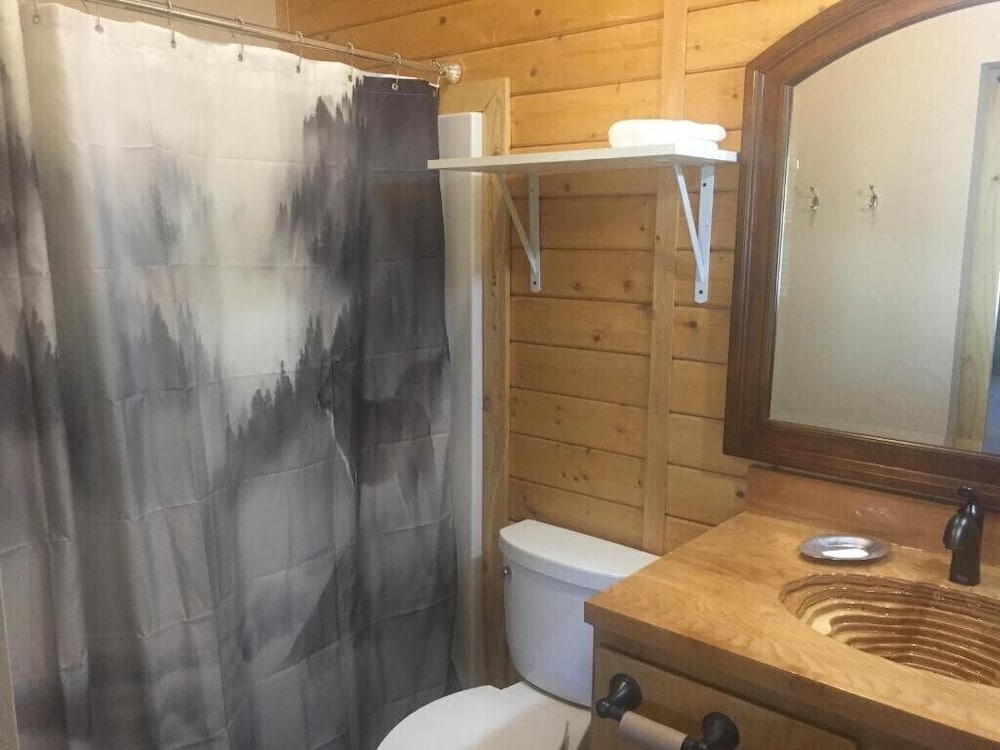 Double Room, Ensuite (4 - Alpha Den) photo 3