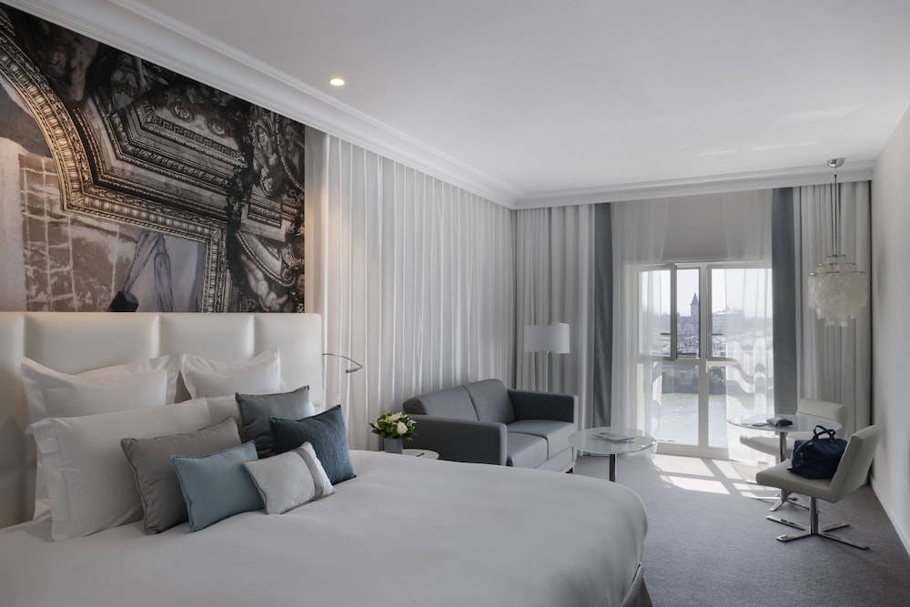Chambre Deluxe, 1 très grand lit, vue mer (Sea or Harbor View)