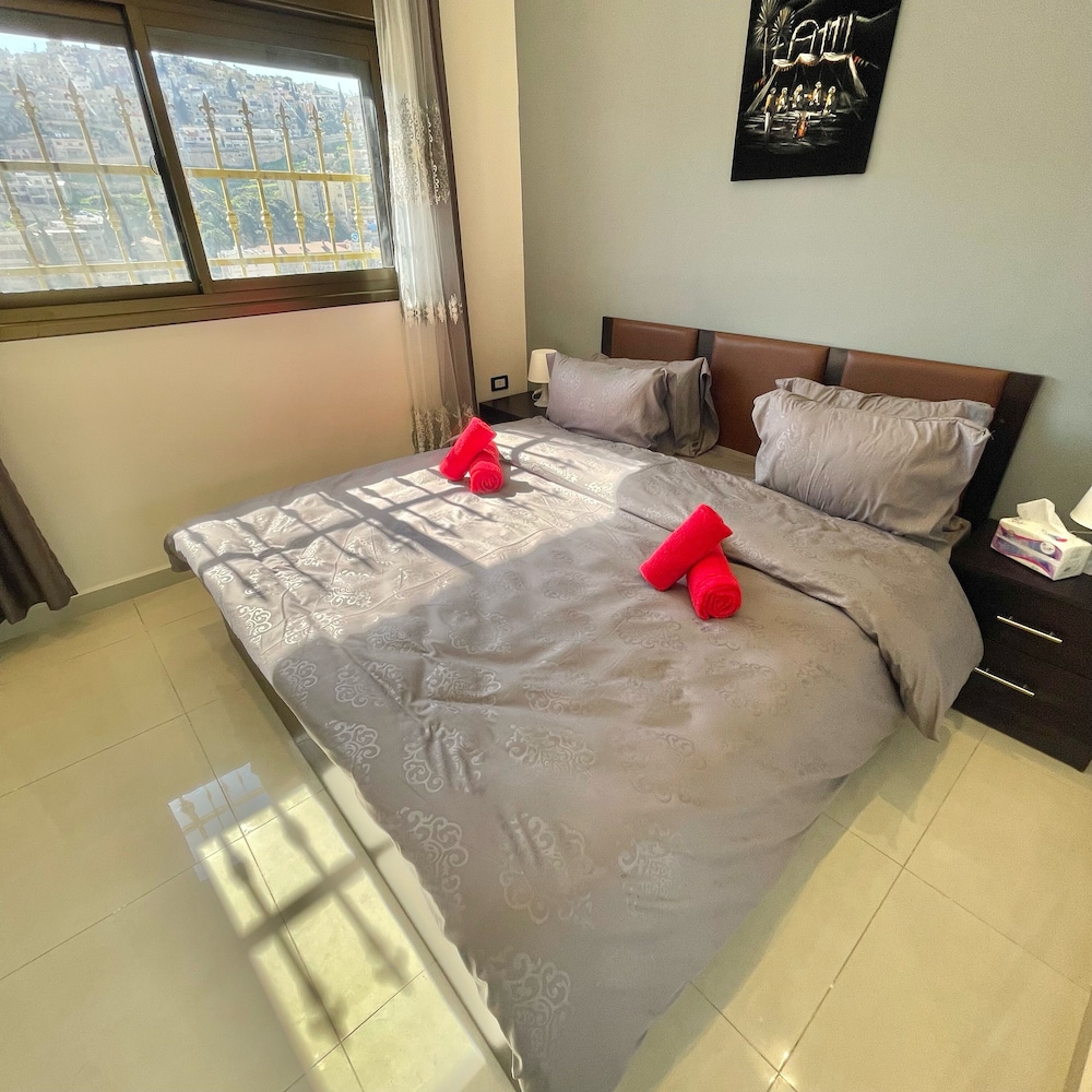Deluxe Studio, 1 King Bed, Non Smoking, Mountain View