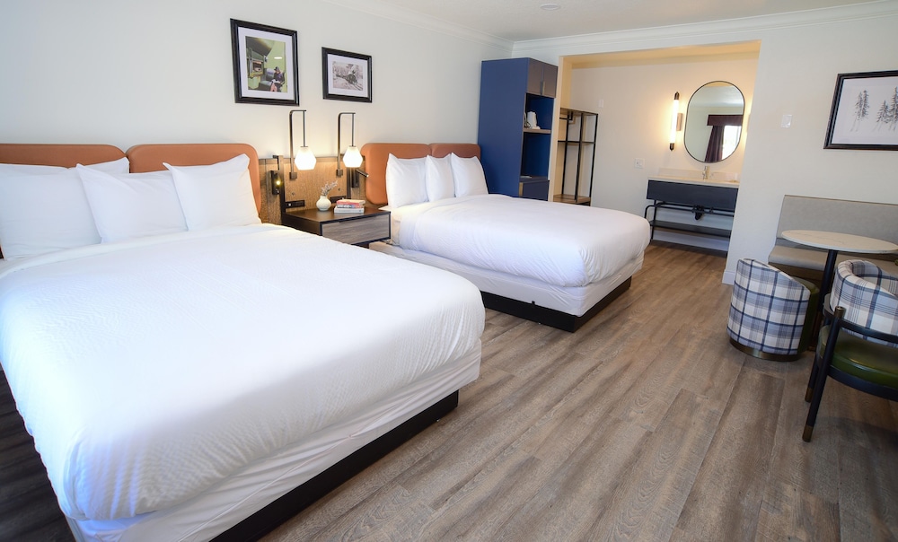 Deluxe Room, 2 Queen Beds, Non Smoking