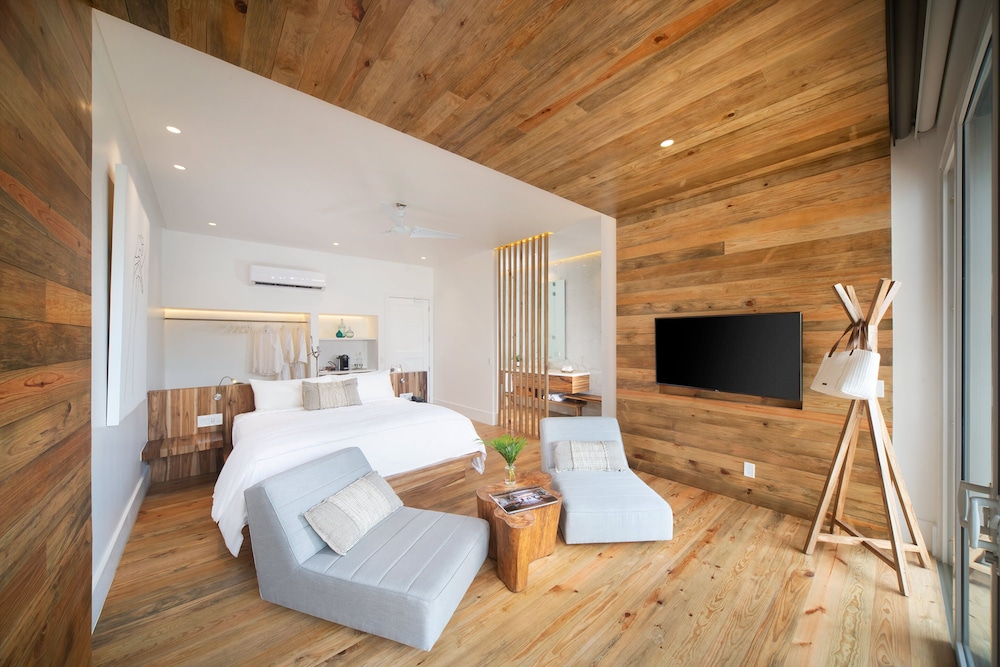 Deluxe Room, 1 King Bed, Private Pool, Garden View