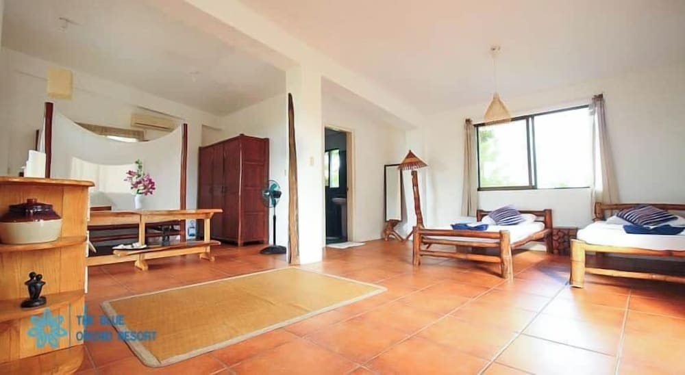Family Room - Photo 2