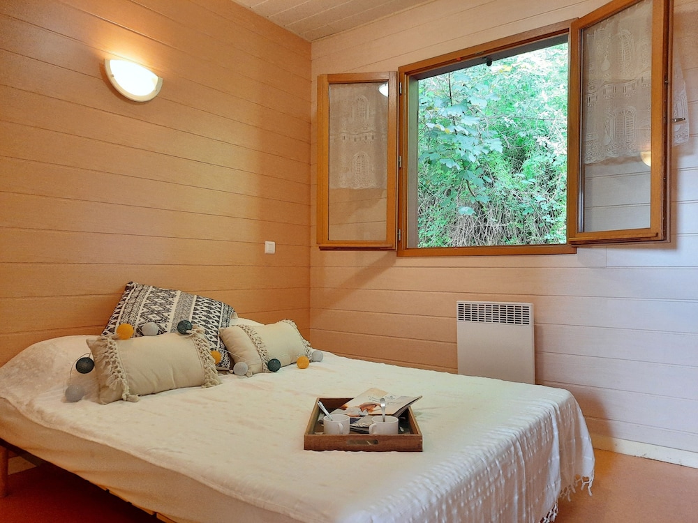 Traditional Chalet, 2 Bedrooms photo 1