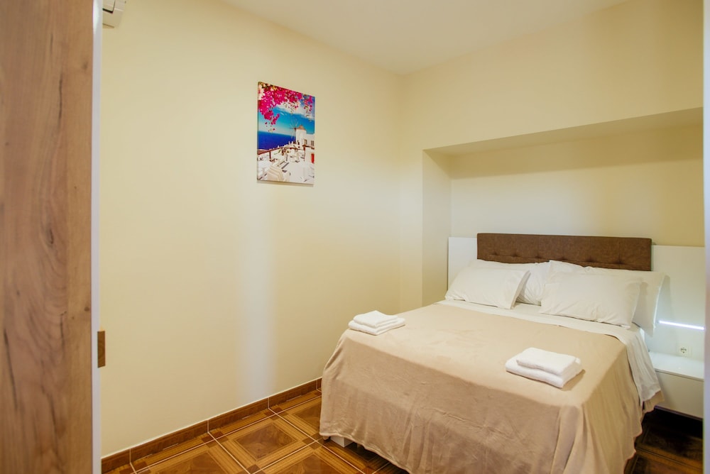 Deluxe Room, Multiple Beds, Balcony, City View