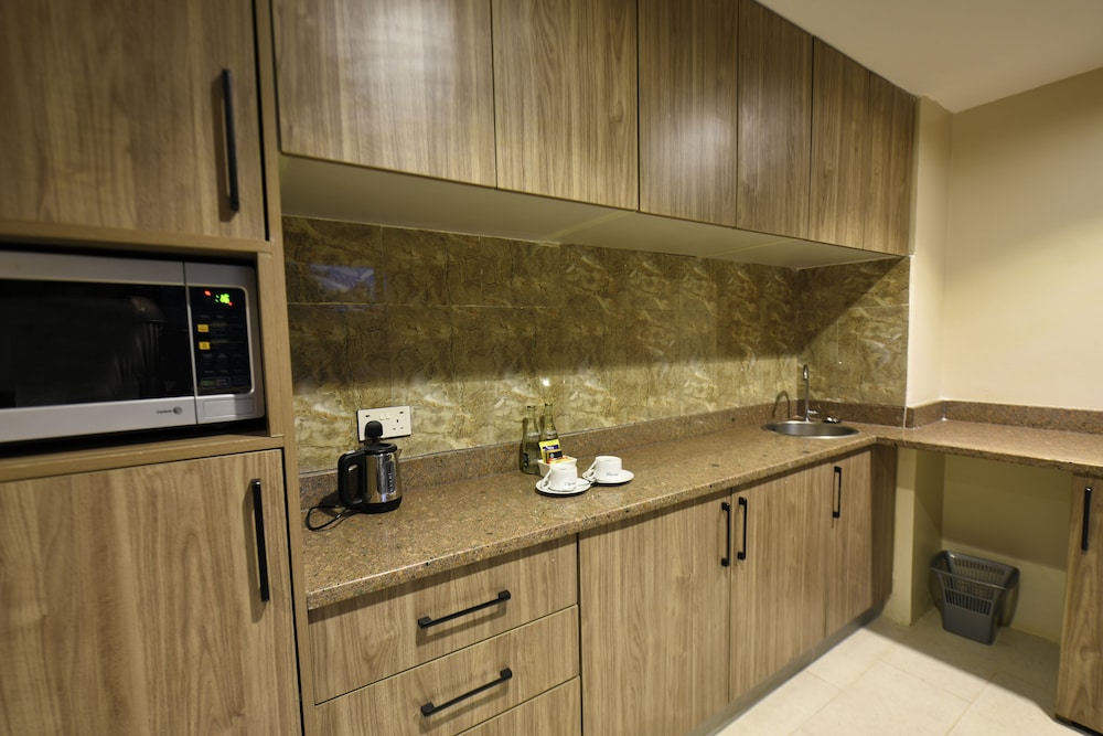 Deluxe King Suite photo 3