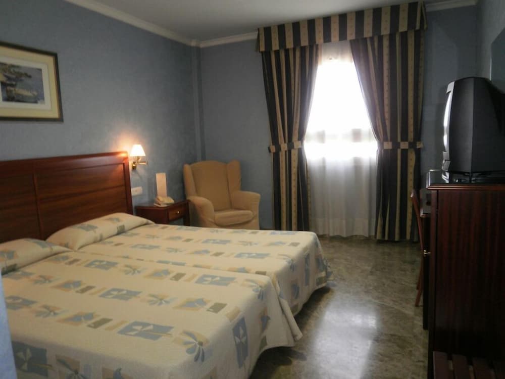 Standard Double or Twin Room - Photo 6