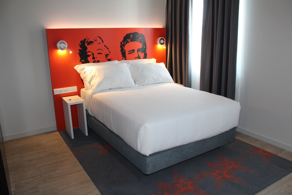 Executive Double Room thumbnail 5