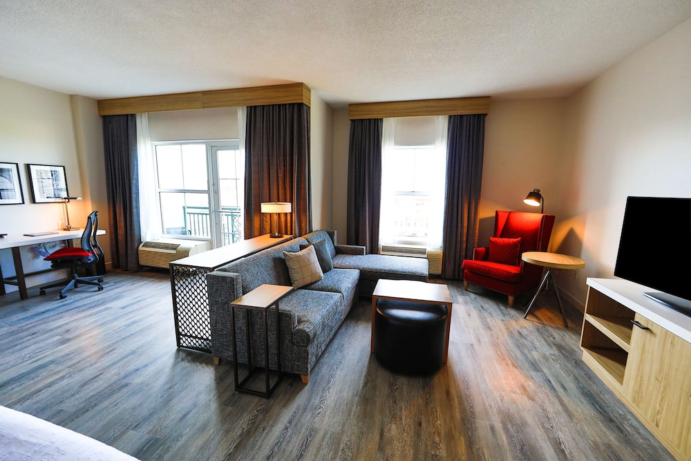 Junior Suite, Accessible (King Bed with Murphy Bed, Hearing) - Photo 3
