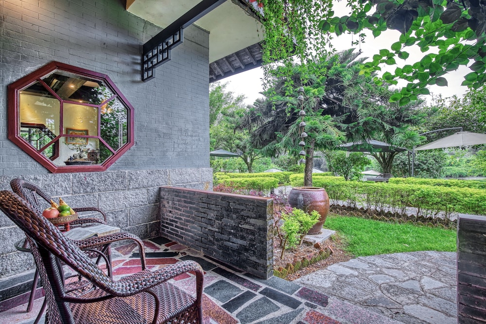 Standard Double Room, 2 Queen Beds, Terrace, River View photo 3