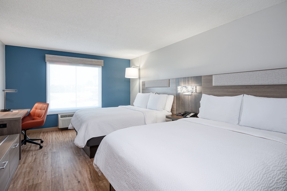 Standard Room, Multiple Beds - Photo 1