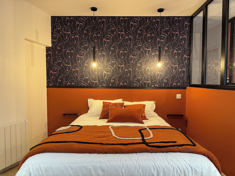 Superior Studio Suite, City View photo 1