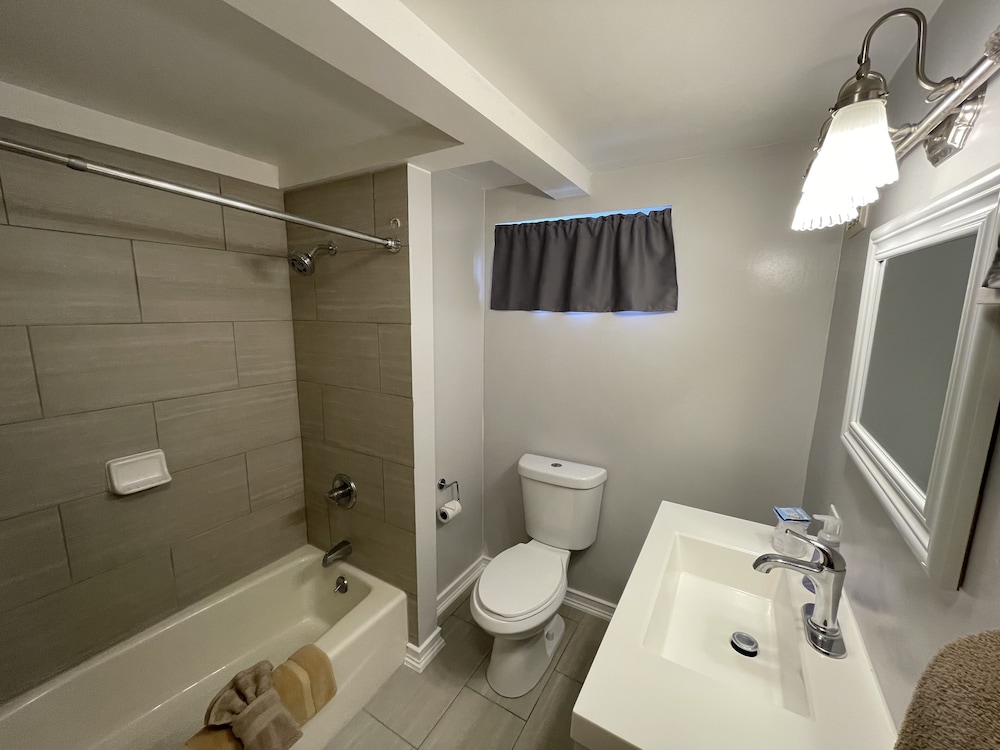 ROOM NINE photo 3