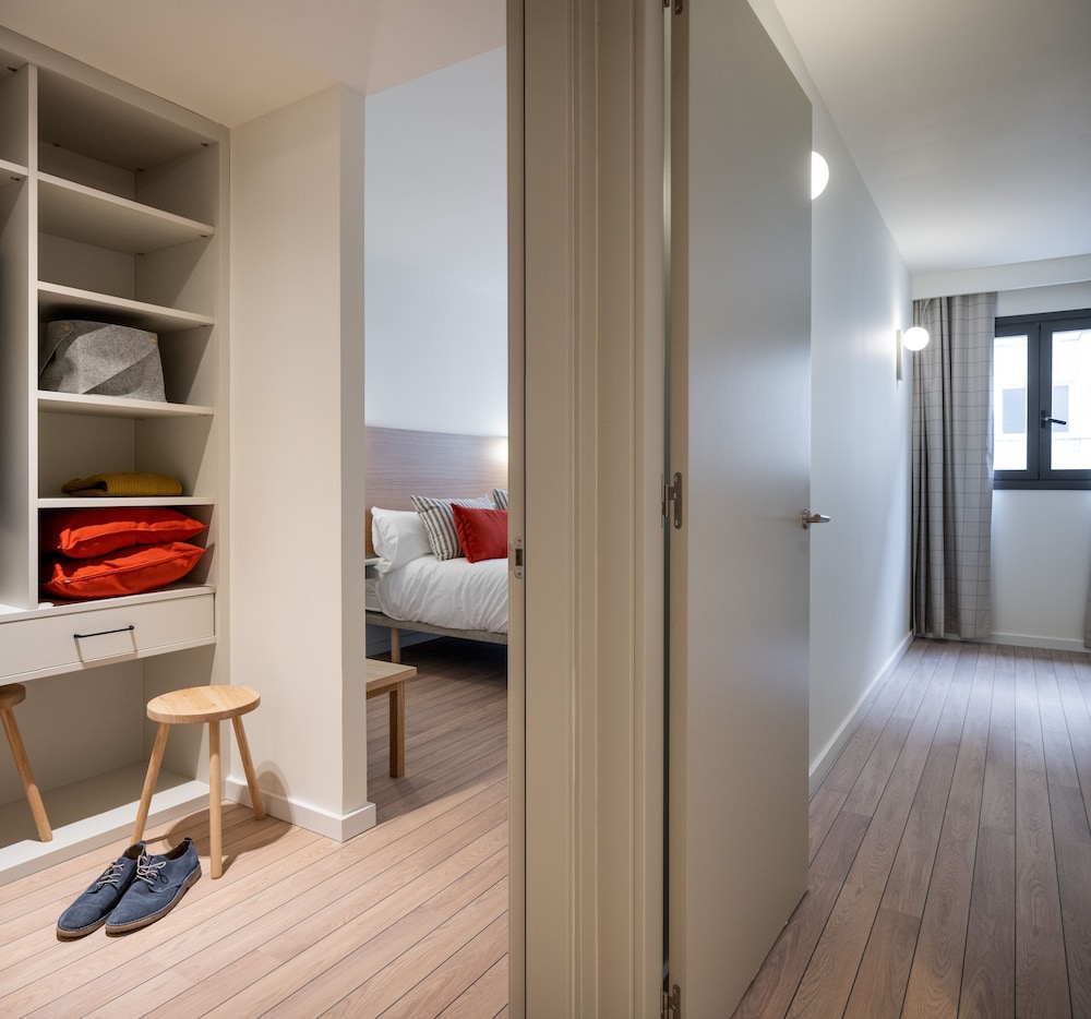 Apartment, 2 Bedrooms - Photo 2