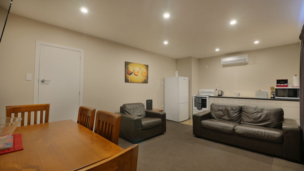 Suite, 1 Bedroom photo 2