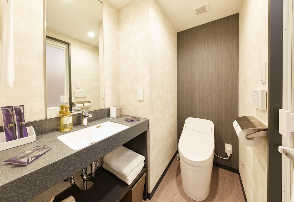 Family Room, Non Smoking/Shuttle buses to Kinkakuji available! - Photo 2