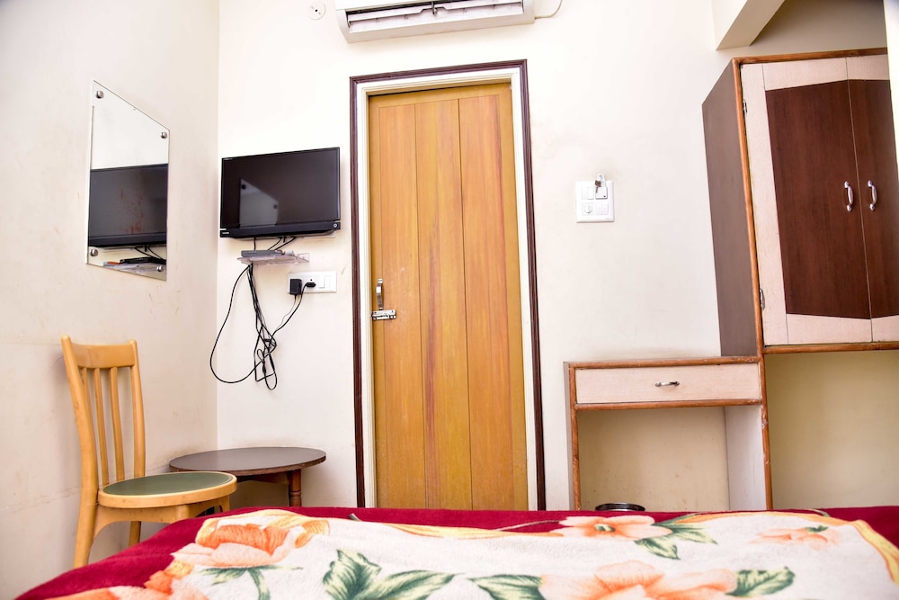 Standard Room (Non Ac) photo 2