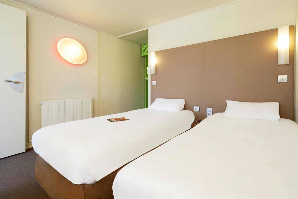 Standard Room, 2 Twin Beds - Photo 2