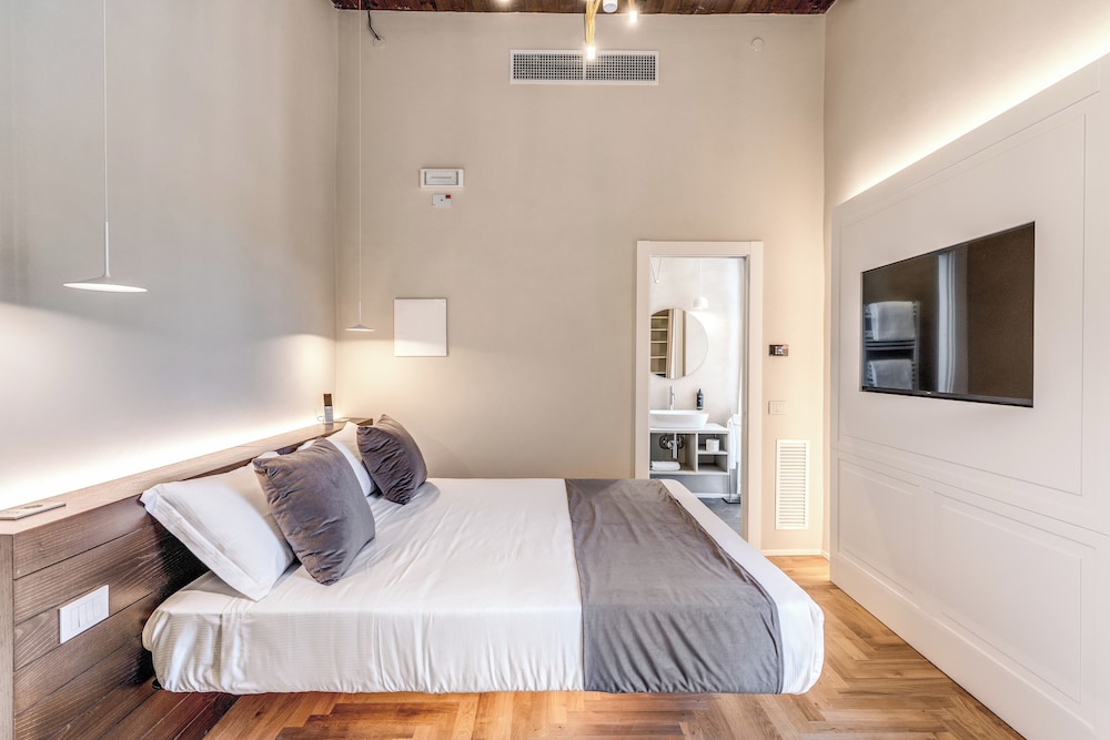 Double room with balcony and Pantheon view on the third floor in the separate building photo 2