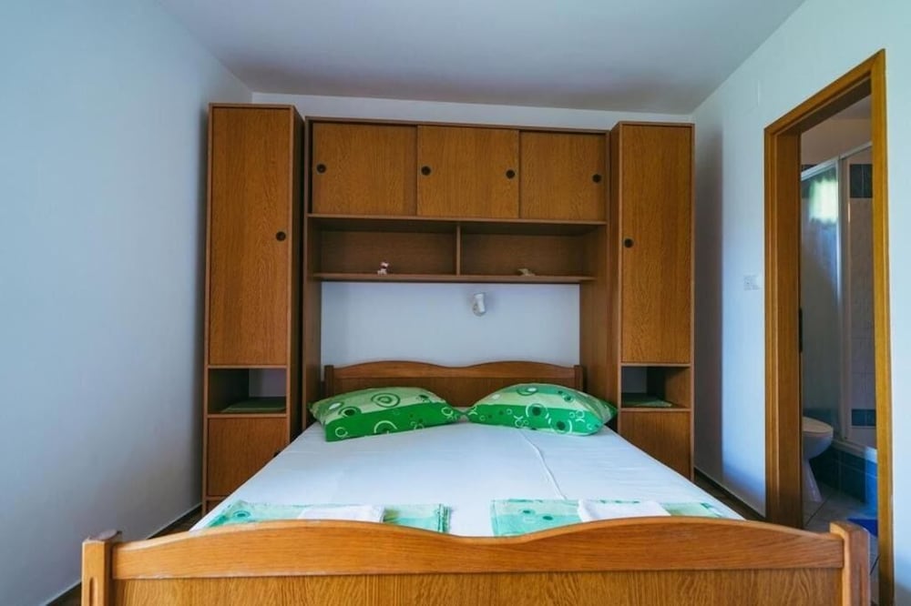 Apartment (Nada - close to the sea and sea view )