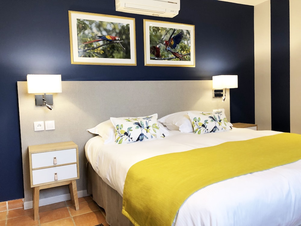 Suite - Photo 3