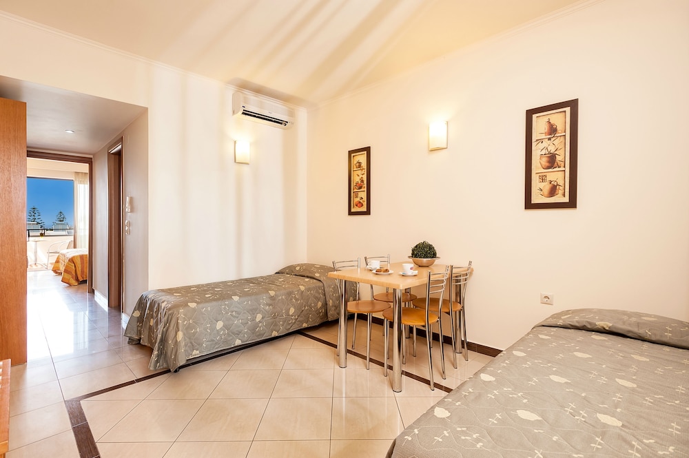 Family Suite, 1 Bedroom - Photo 2