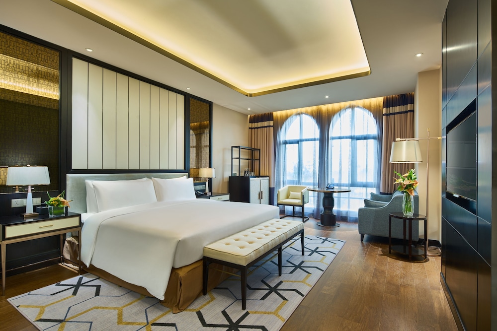 Deluxe King Room photo 3