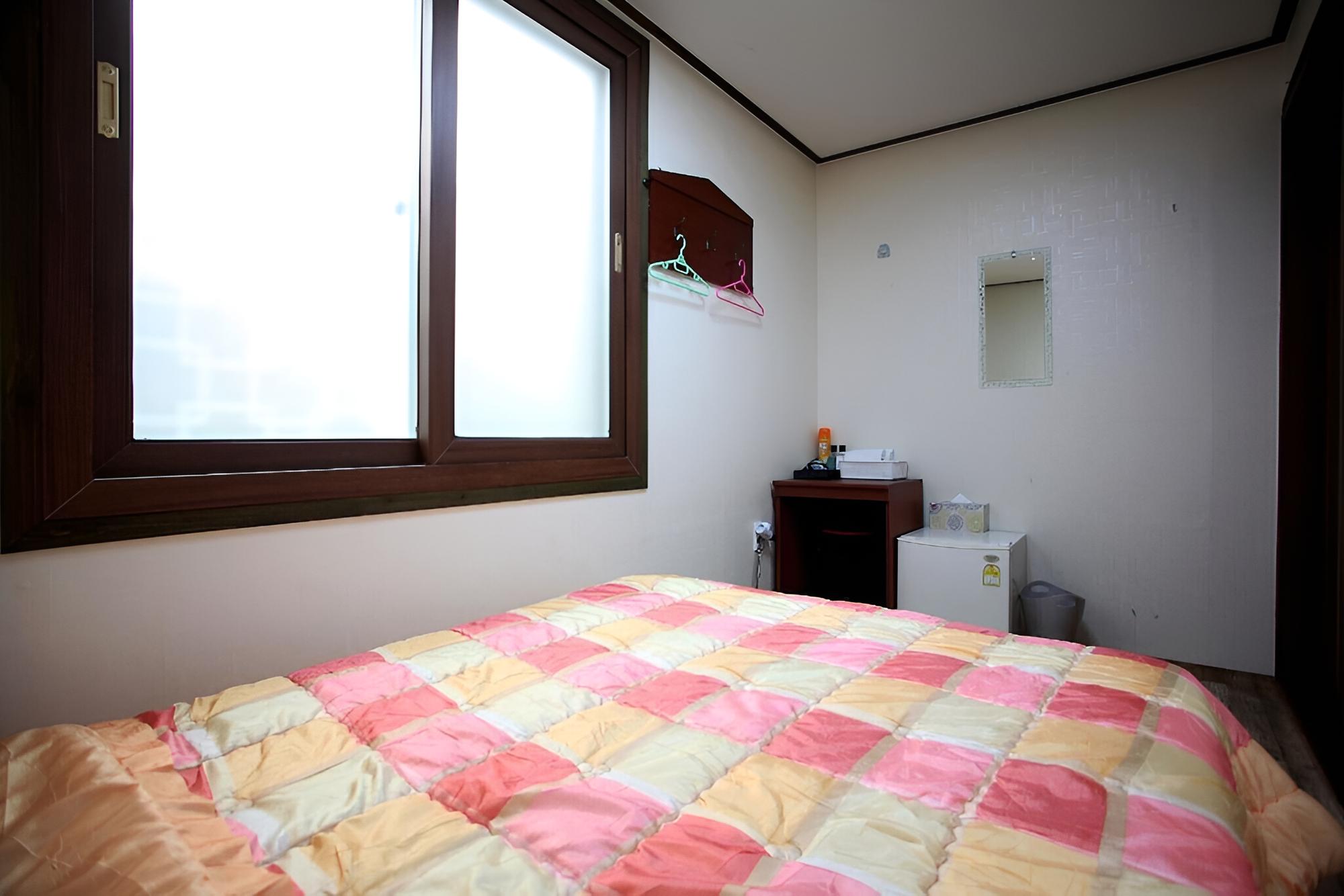 Room (Pension Type) - Photo 11