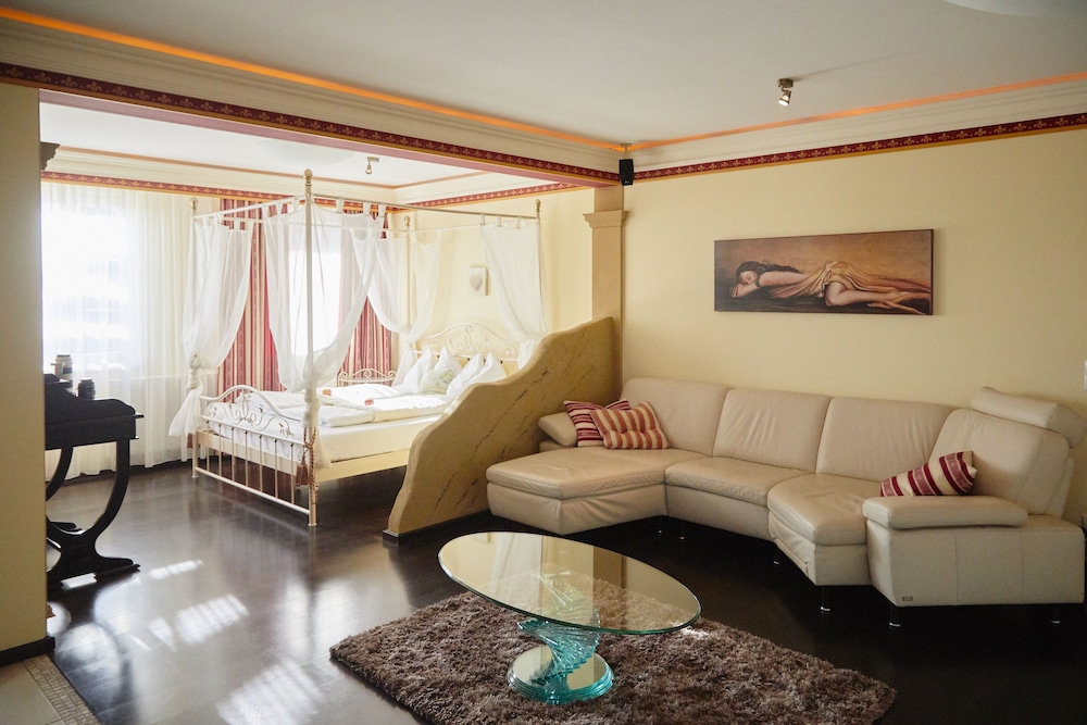 Studio Suite photo 2