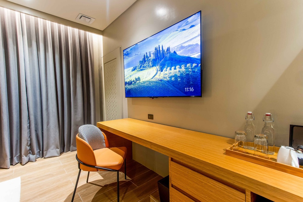 Deluxe Room King - Photo 5