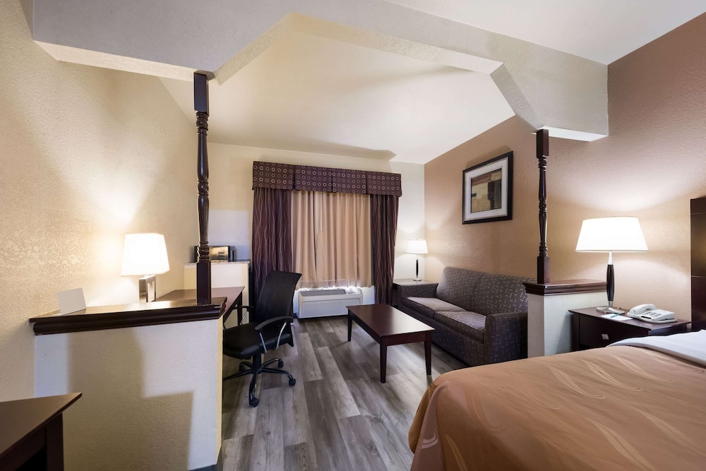 Suite, 1 King Bed, Non Smoking photo 1