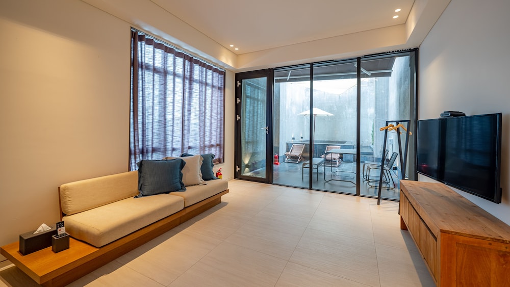 Presidential Suite (Outside Spa not available)