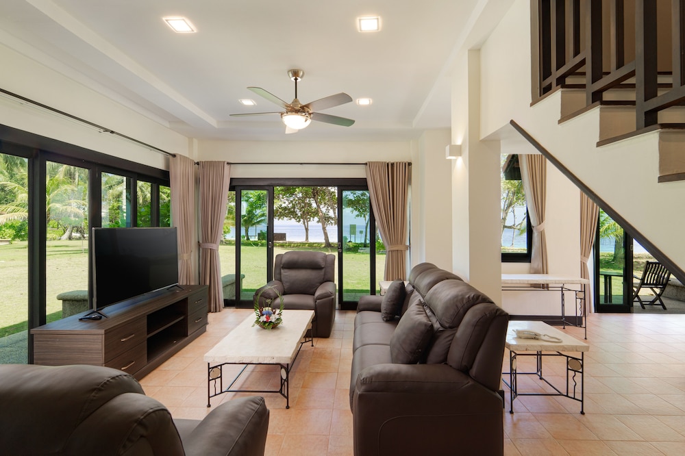 Villa, 4 Bedrooms, Sea View photo 1
