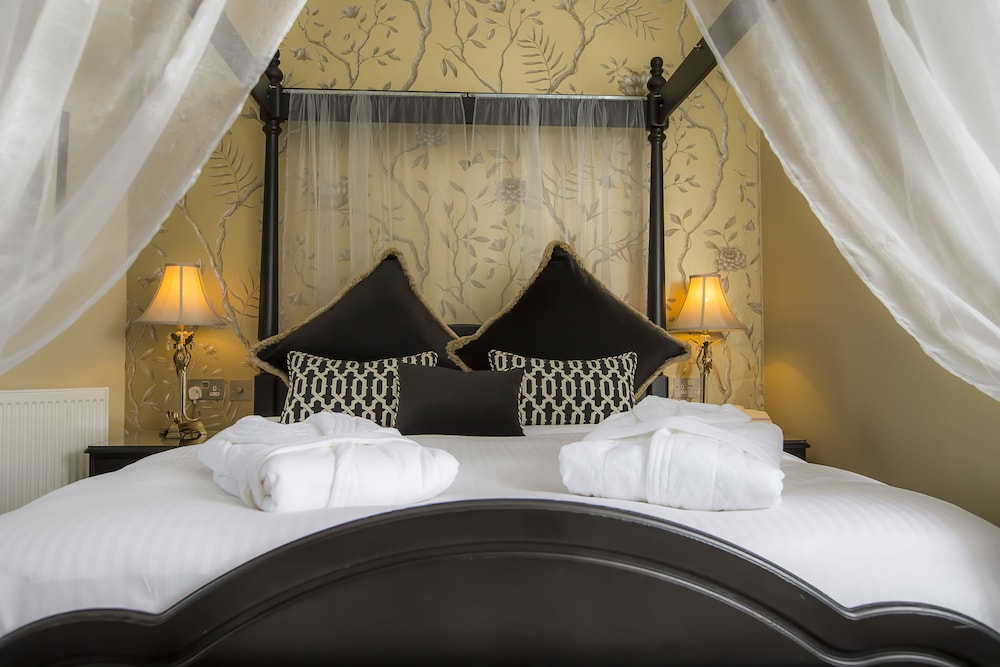 Junior Suite, 1 Bedroom, Garden View (Four Poster Bed) photo 2