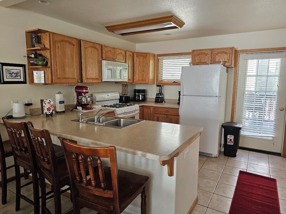 Condo, Multiple Beds, Fireplace, Mountain View (C07) photo 1