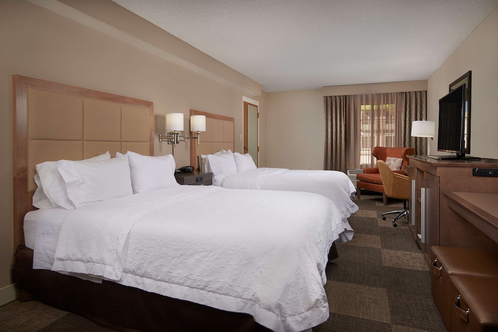 Room, 2 Queen Beds, Accessible, Bathtub photo 3