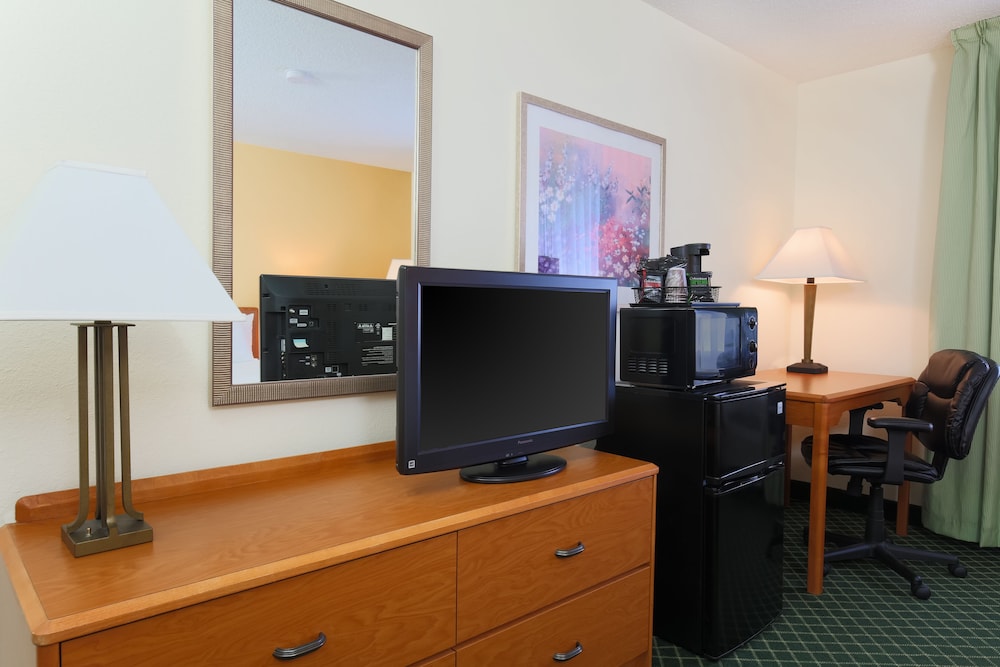 Suite, 1 King Bed with Sofa bed, Non Smoking - Photo 3