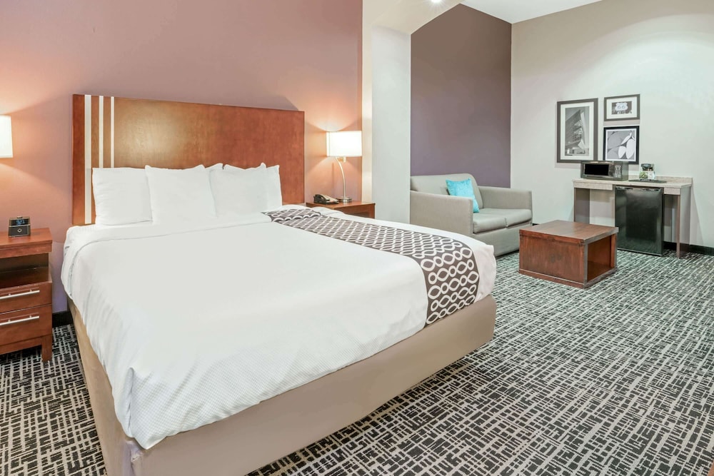 Room, 1 King Bed, Non Smoking - Photo 3