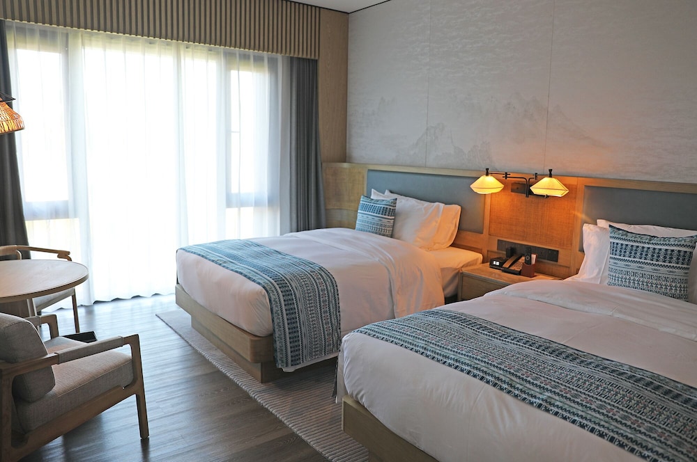 Premier Room, 2 Twin Beds, River View