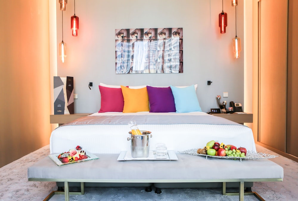 Junior Suite, 1 Double Bed with Sofa bed thumbnail 5