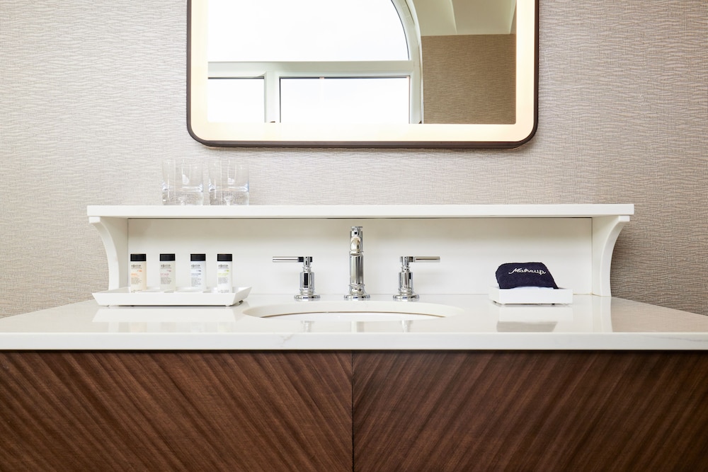 Accessible Premier Suite - Photo 5
