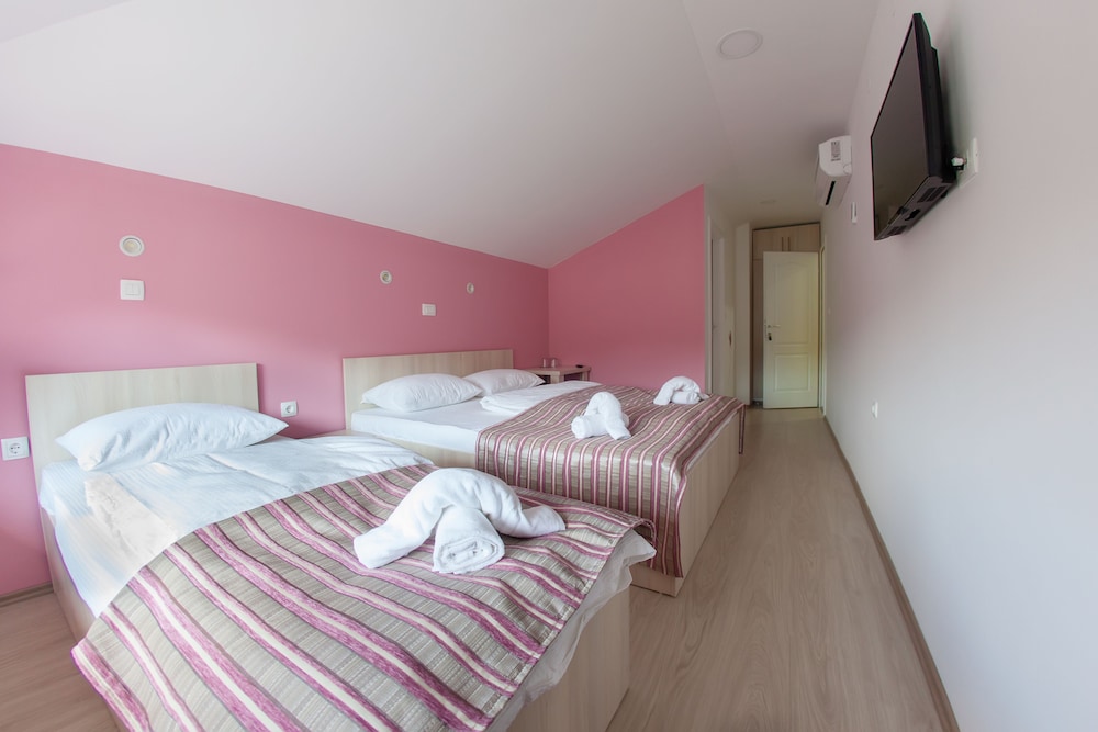 Classic Triple Room photo 2