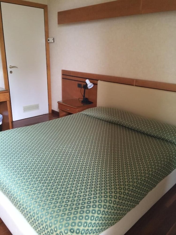 Economy Double Room, Balcony - Photo 4